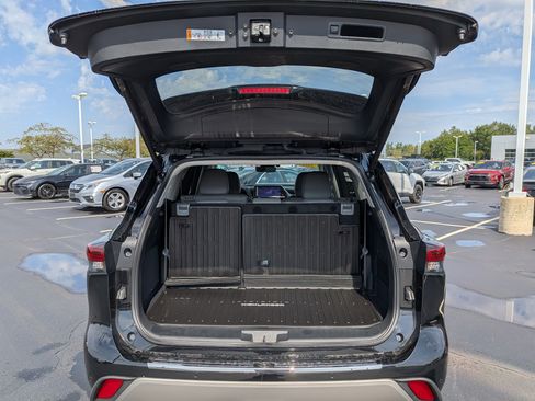 Certified 2025 Toyota Highlander Platinum AWD/4WD image 27