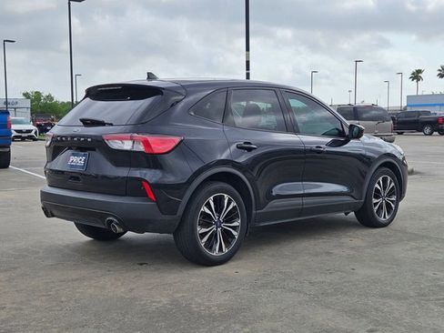 Used 2021 Ford Escape SE w/ SE Sport Appearance Package image 5