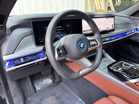 Used 2025 BMW i7 xDrive60 w/ Executive Package AWD/4WD image 14