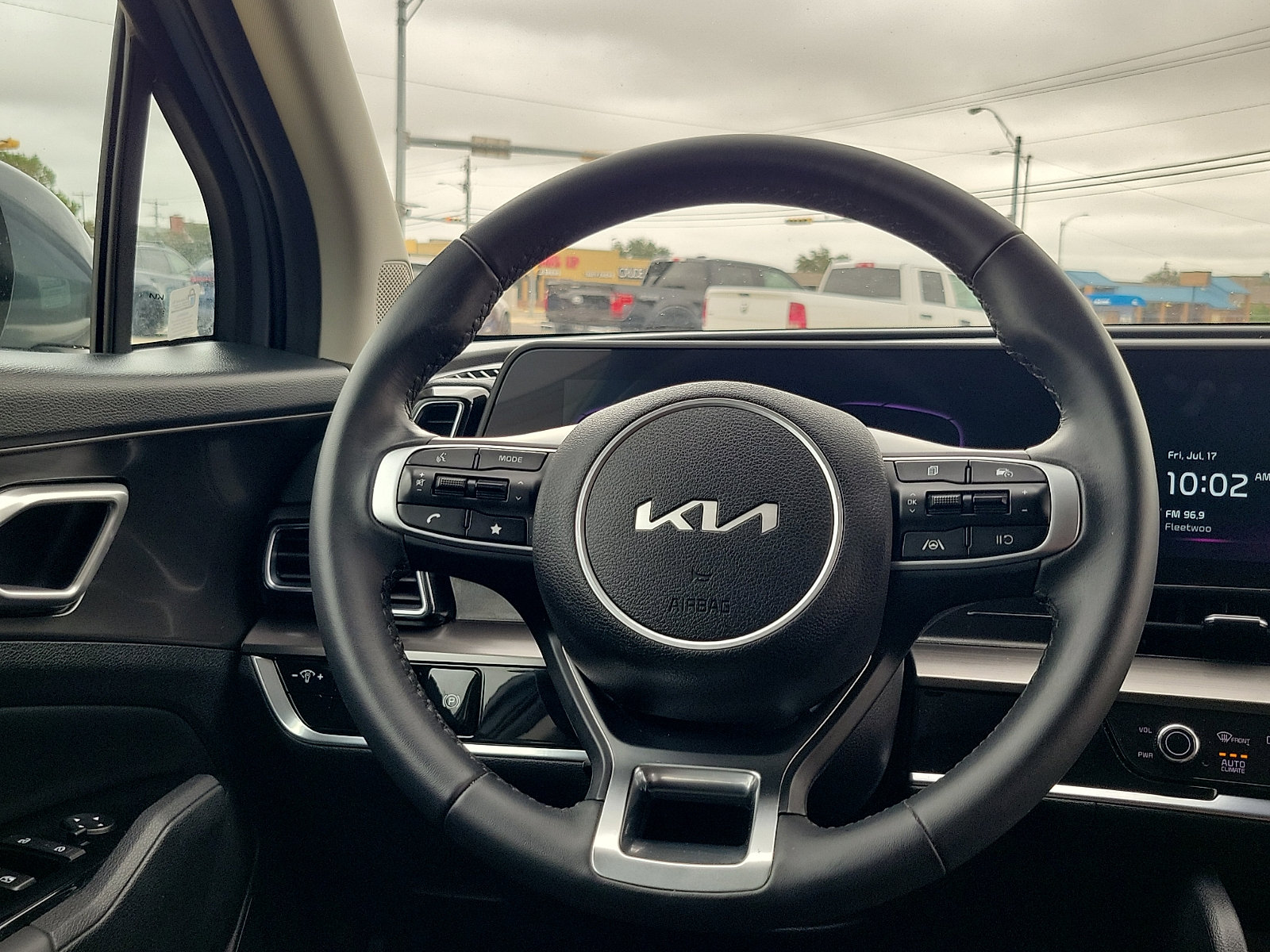 Used 2025 Kia Sportage EX FWD image 15