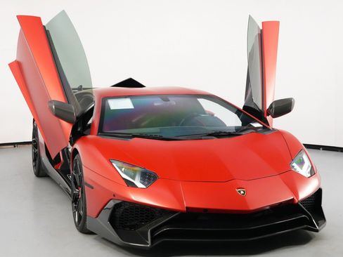 Used 2017 Lamborghini Aventador S image 64