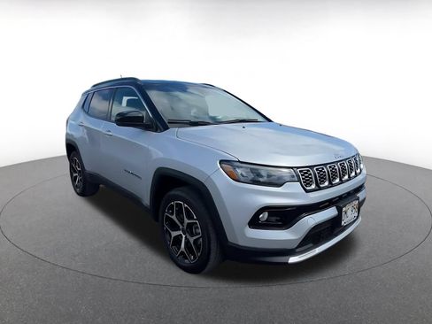 Used 2025 Jeep Compass Limited AWD/4WD image 3