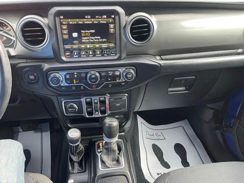 Used 2019 Jeep Wrangler Unlimited Sahara w/ Uconnect 4C Nav & Sound Group AWD/4WD image 33