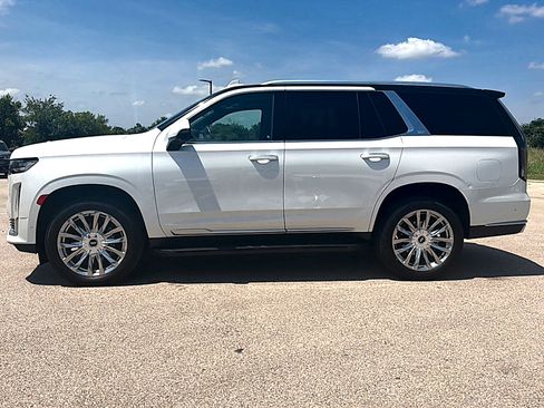 Used 2021 Cadillac Escalade Premium Luxury AWD/4WD image 4