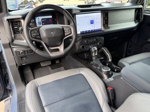 Used 2023 Ford Bronco Outer Banks image 3