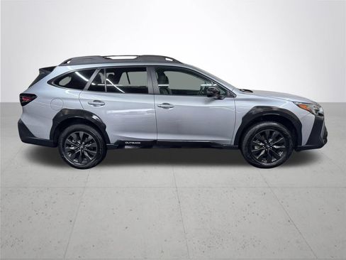 Used 2025 Subaru Outback Onyx Edition AWD/4WD image 8