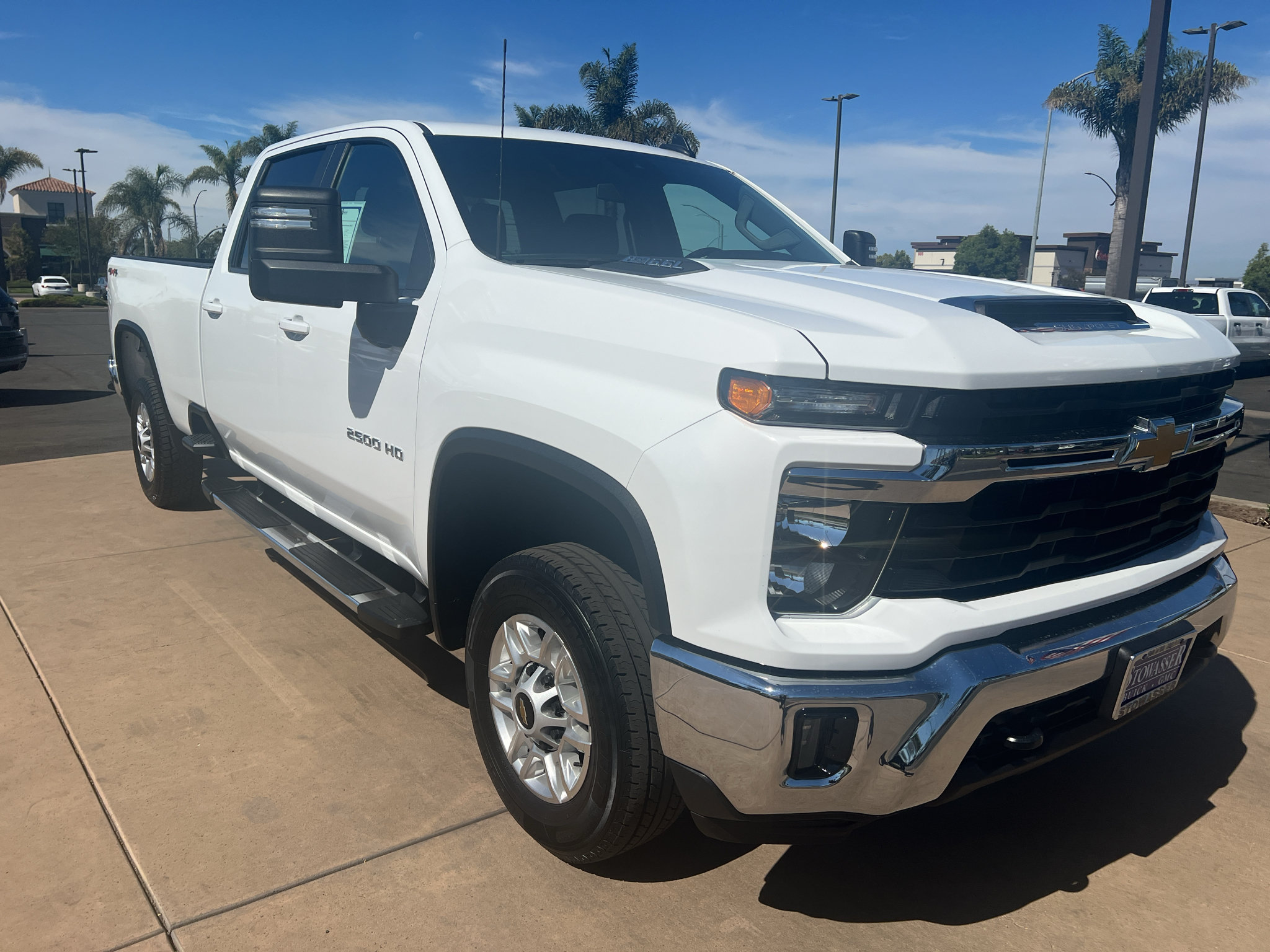 Used 2025 Chevrolet Silverado 2500 LT w/ Convenience Package AWD/4WD image 3
