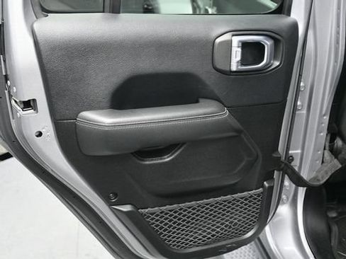 Used 2018 Jeep Wrangler Unlimited Sahara AWD/4WD image 14