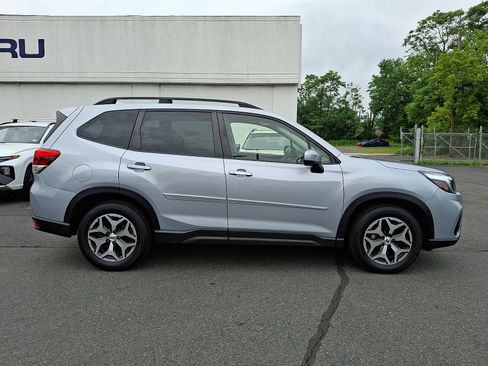 Used 2019 Subaru Forester Premium w/ All-Weather Package AWD/4WD image 7