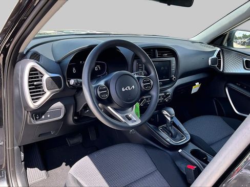 Certified 2025 Kia Soul LX w/ LX Technology Package FWD image 16