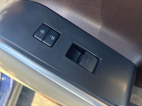 Used 2022 Toyota Highlander XLE AWD/4WD image 42