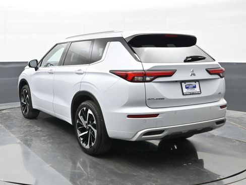 Used 2024 Mitsubishi Outlander SEL AWD/4WD image 2