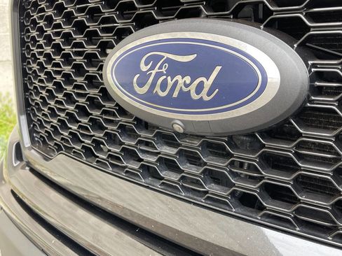 Used 2018 Ford F150 Platinum w/ Technology Package AWD/4WD image 11