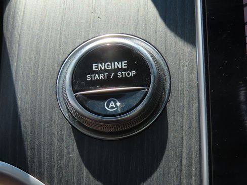 Used 2025 Mercedes-Benz GLC 300 image 30