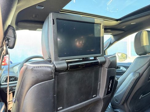 Used 2023 Chrysler Pacifica Limited w/ Uconnect Theater Family Group FWD image 32
