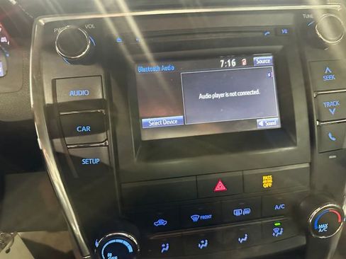 Used 2015 Toyota Camry LE image 8