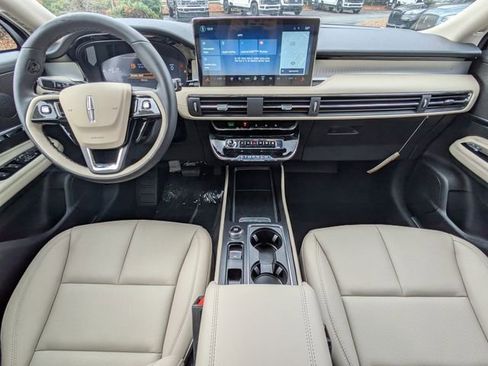 New 2026 Lincoln Corsair Premiere image 13