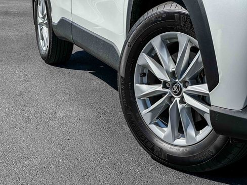 Used 2026 Toyota Corolla Cross LE image 3