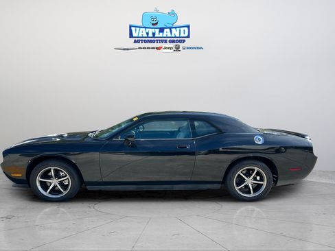 Used 2010 Dodge Challenger SE RWD image 2