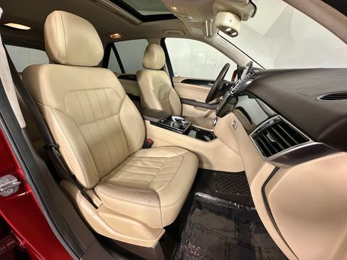 Used 2018 Mercedes-Benz GLE 350 w/ Premium 1 Package image 6