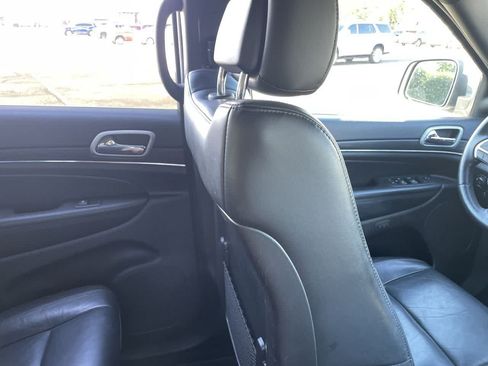Used 2020 Jeep Grand Cherokee Limited AWD/4WD image 16