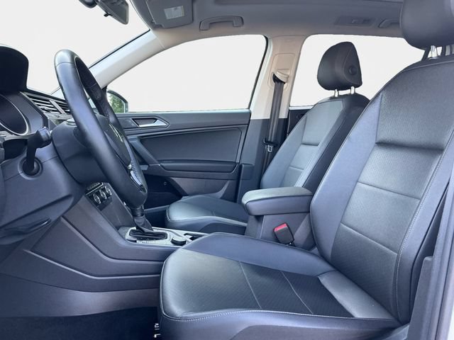 Used 2020 Volkswagen Tiguan SE w/ Panoramic Sunroof Package AWD/4WD image 11
