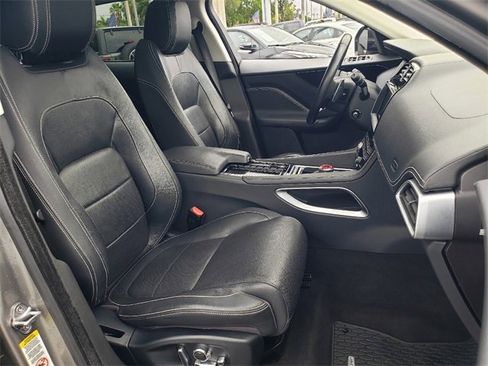Used 2018 Jaguar F-PACE R-Sport image 16
