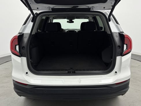 Used 2023 GMC Terrain SLE w/ Driver Convenience Package image 28