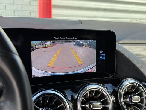 Used 2023 Mercedes-Benz GLA 250 4MATIC image 19