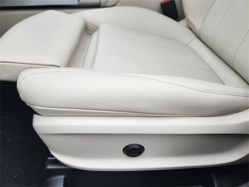 Certified 2025 Mercedes-Benz GLB 250 4MATIC image 9