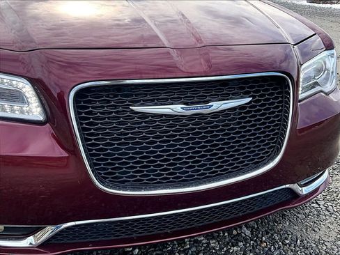 Used 2018 Chrysler 300 Touring L image 24