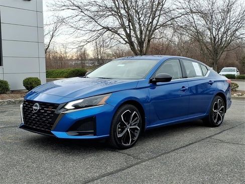 Certified 2025 Nissan Altima 2.5 SR image 1