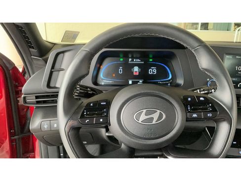 Certified 2025 Hyundai Elantra Sport image 9