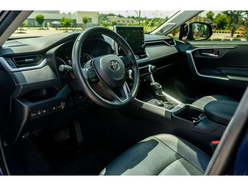 Used 2022 Toyota RAV4 XLE Premium AWD/4WD image 10
