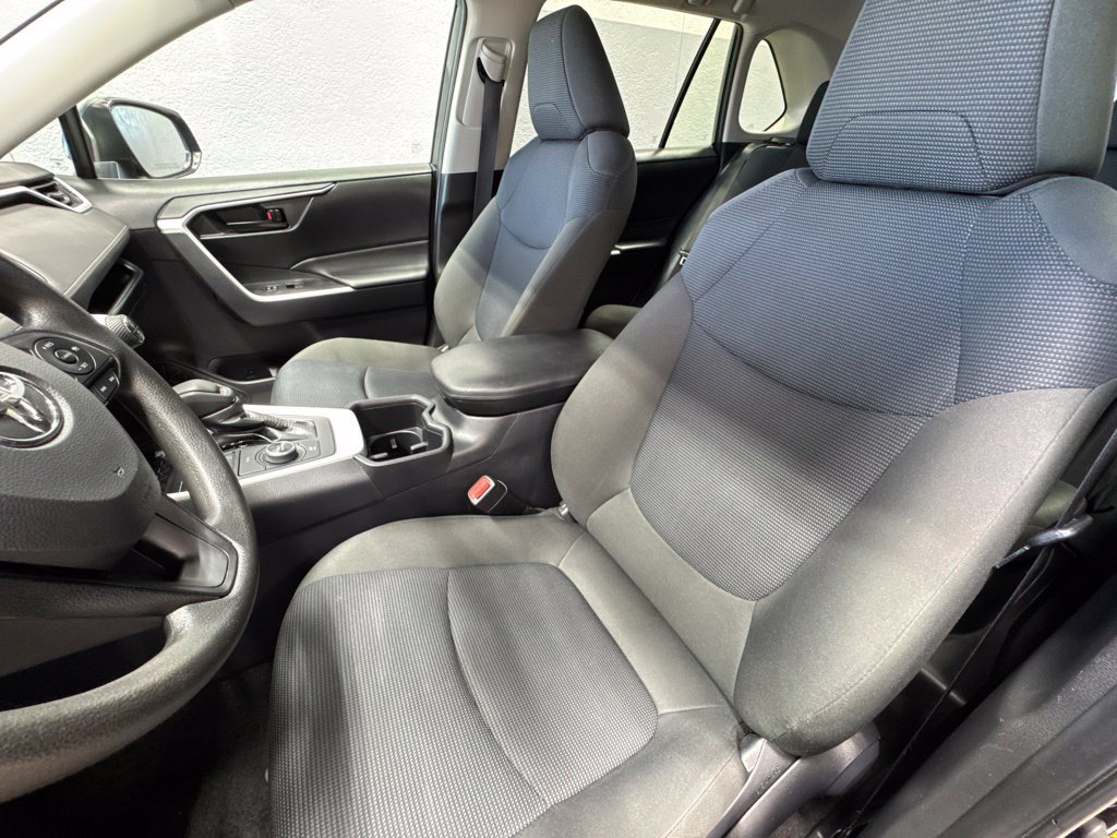 Used 2025 Toyota RAV4 LE AWD/4WD image 10