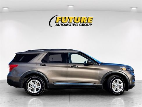 Certified 2021 Ford Explorer XLT w/ Class III Trailer Tow Package image 3
