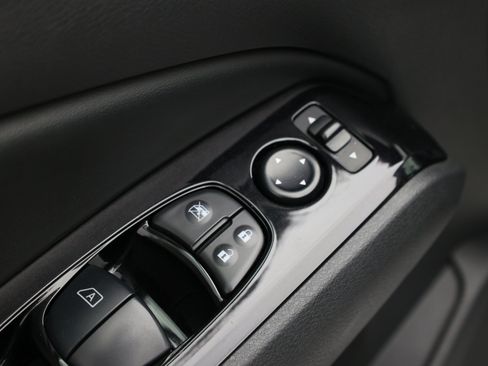 Used 2024 Nissan Altima 2.5 SR FWD image 14