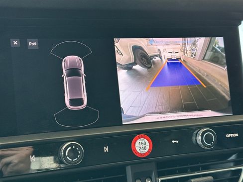 Certified 2022 Porsche Macan AWD/4WD image 20