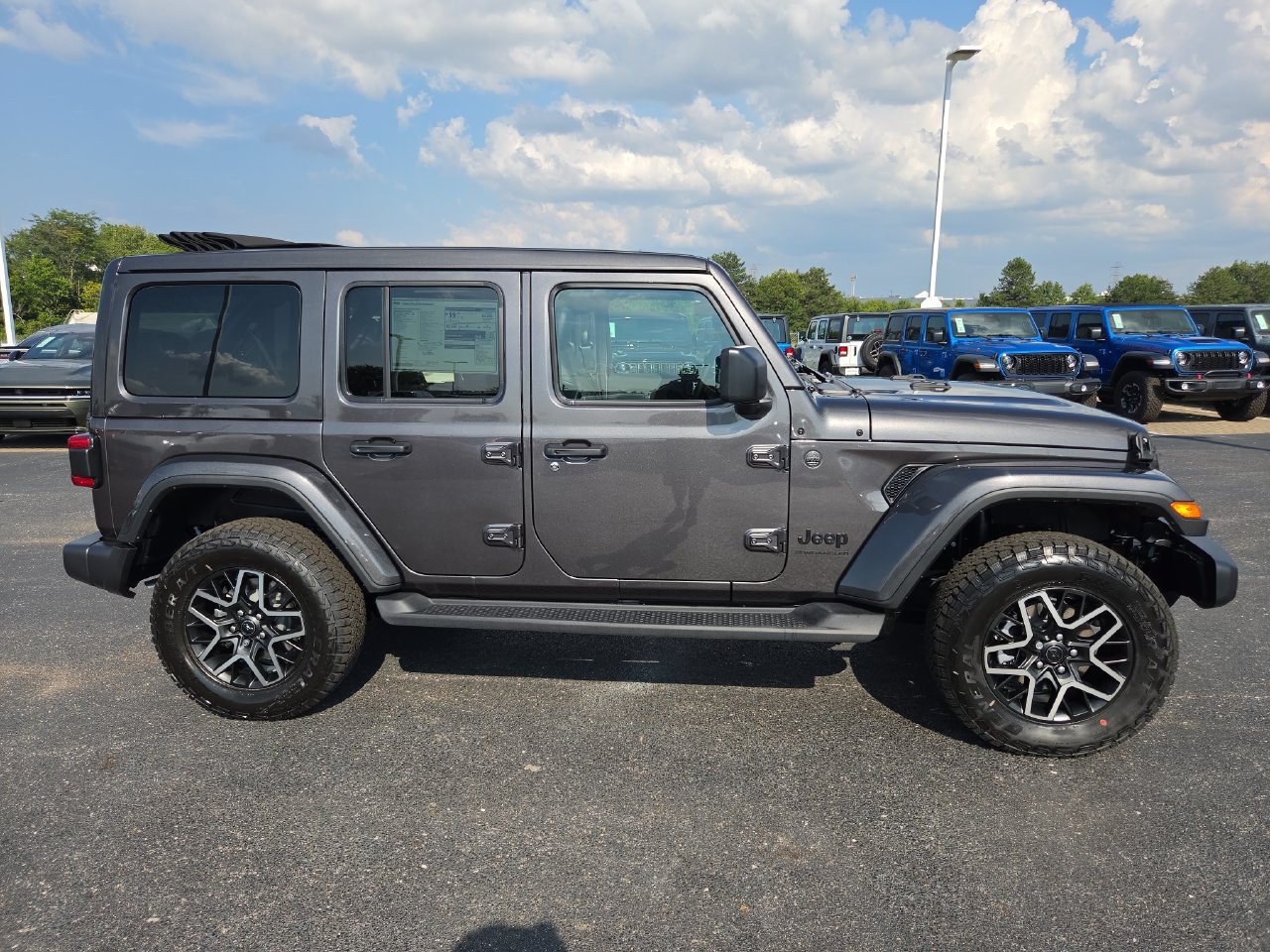 New 2027 Jeep Wrangler Unlimited Sahara AWD/4WD image 31