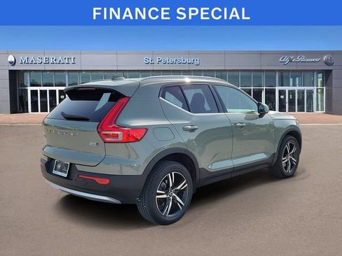 Used 2025 Volvo XC40 B5 Core AWD/4WD image 4