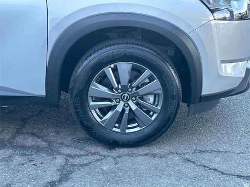 Certified 2024 Nissan Pathfinder SV image 7