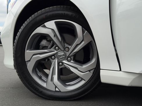 Certified 2018 Honda Accord EX image 29