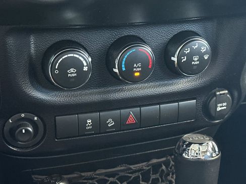 Used 2015 Jeep Wrangler Unlimited Sport w/ Quick Order Package 24S image 18