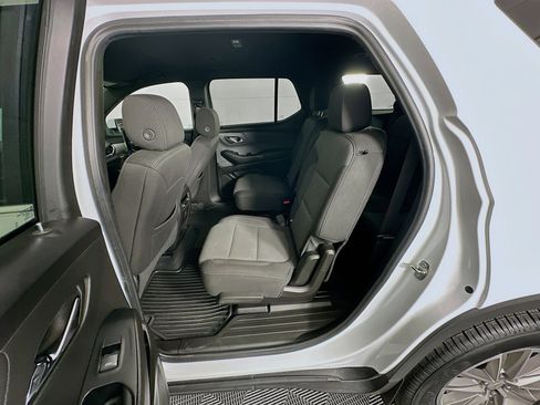 Used 2023 Chevrolet Traverse LT image 28