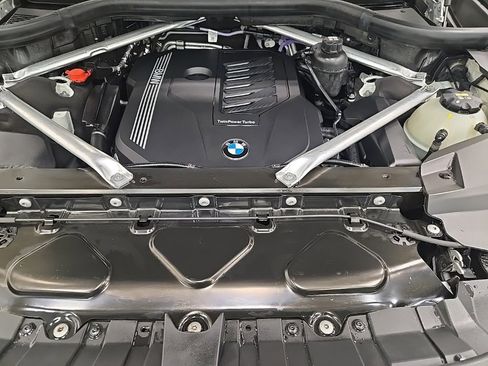 Certified 2022 BMW X7 xDrive40i w/ M Sport Package image 12