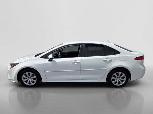 Used 2021 Toyota Corolla LE w/ Carpet Mat Package (TMS) FWD image 2
