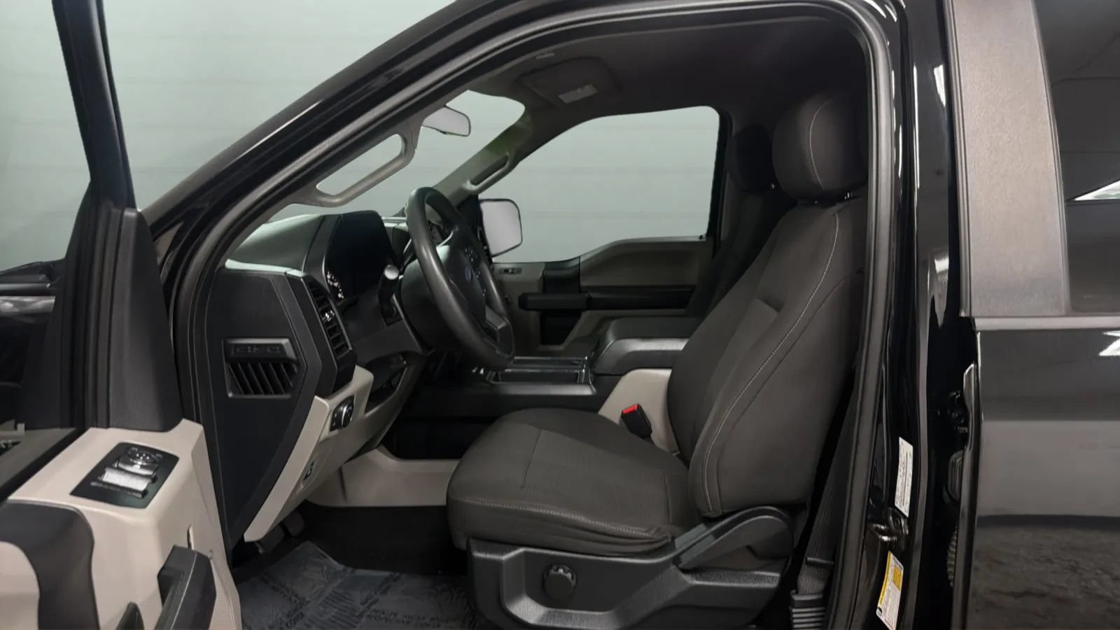 Used 2017 Ford F150 XL w/ Equipment Group 101A Mid RWD image 18