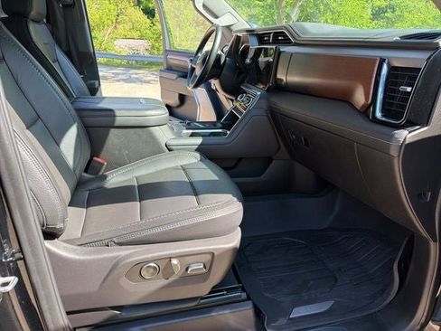 Used 2024 GMC Sierra 2500 Denali w/ Denali Reserve Package AWD/4WD image 25
