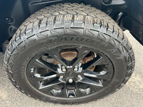 Used 2019 Jeep Wrangler Unlimited Sahara AWD/4WD image 9