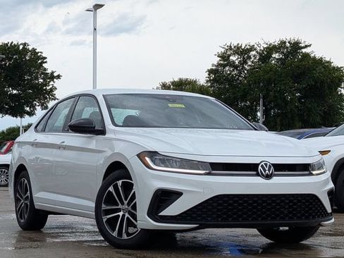 Used 2025 Volkswagen Jetta Sport FWD image 2